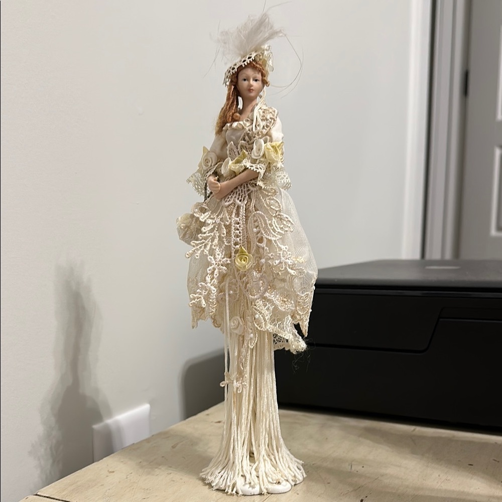 Vintage Elegant Cream Decorative Lady